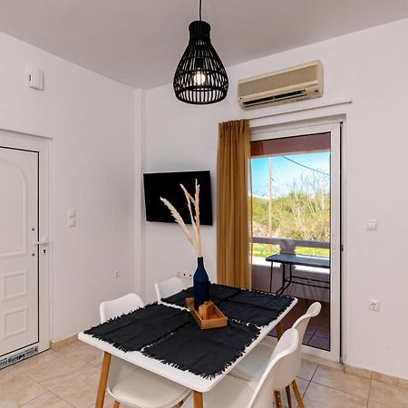 Bona'S Guest House Agia  外观 照片