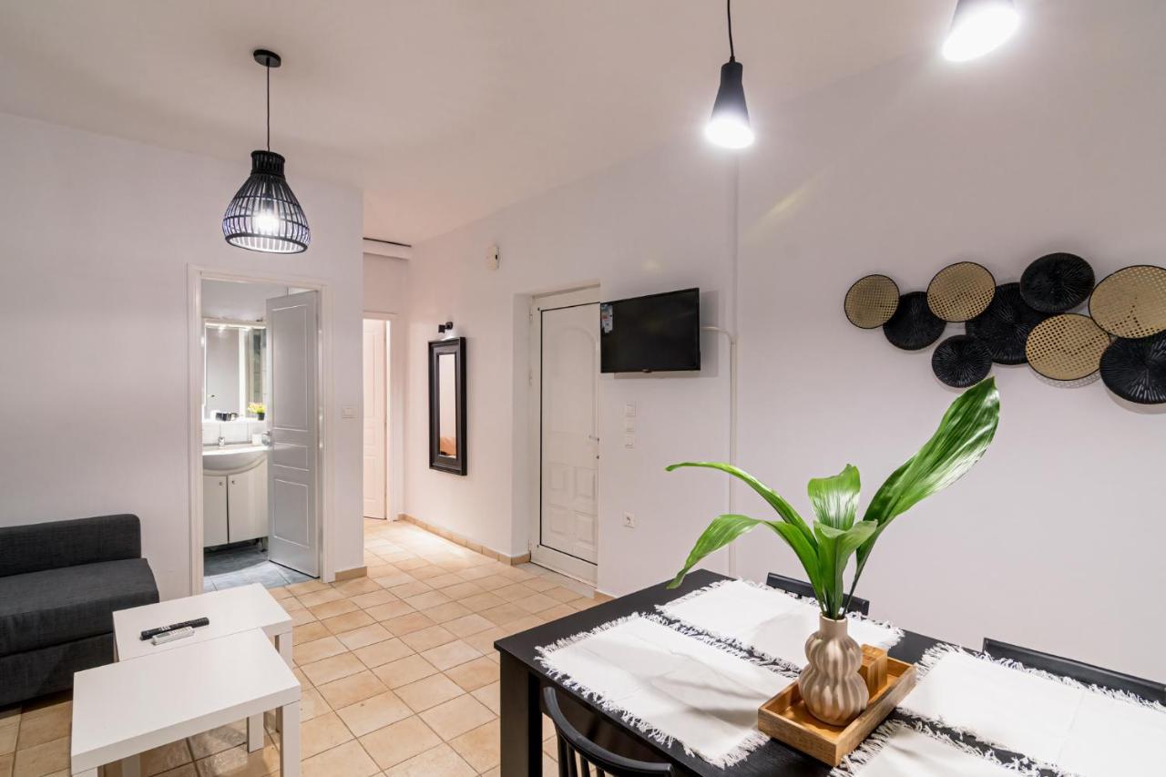 Bona'S Guest House Agia  外观 照片
