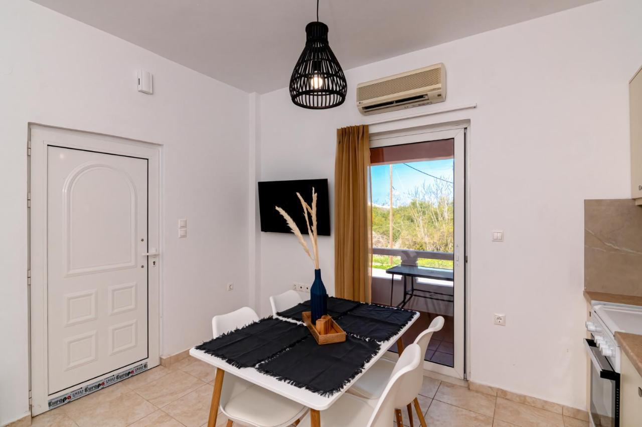 Bona'S Guest House Agia  外观 照片