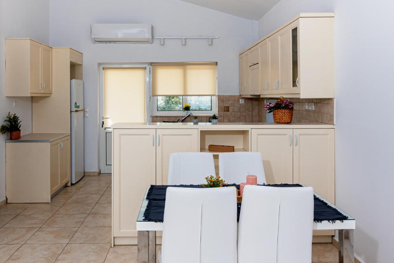 Bona'S Guest House Agia  外观 照片