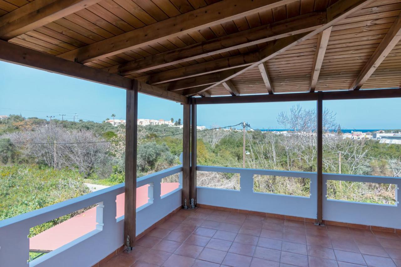 Bona'S Guest House Agia  外观 照片