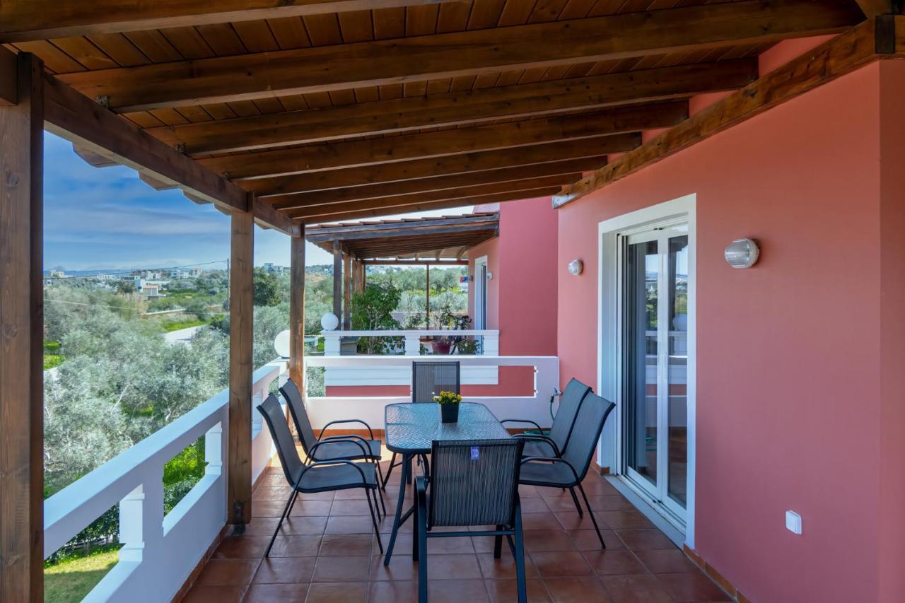 Bona'S Guest House Agia  外观 照片