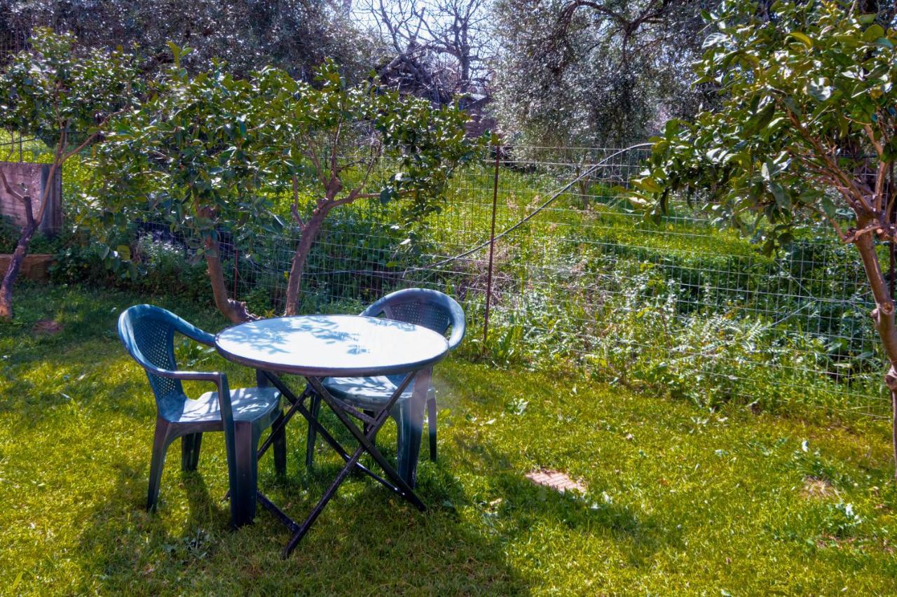 Bona'S Guest House Agia  外观 照片