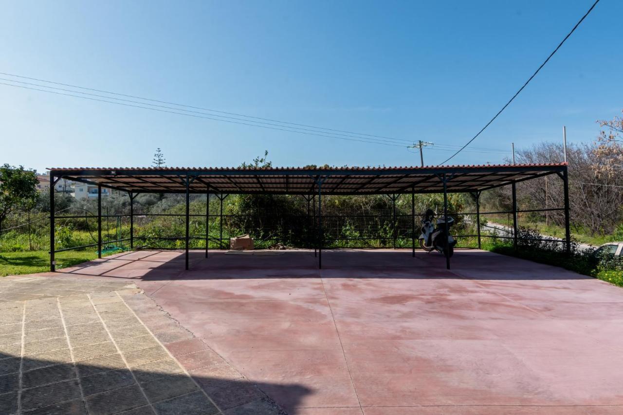 Bona'S Guest House Agia  外观 照片