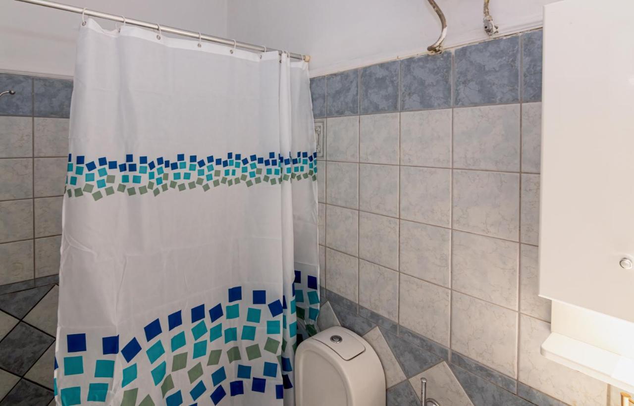 Bona'S Guest House Agia  外观 照片