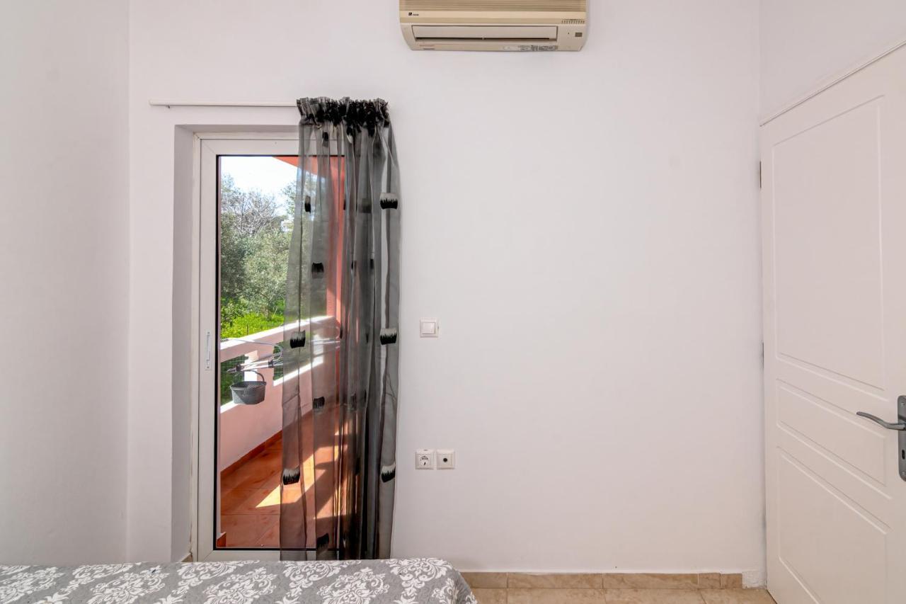 Bona'S Guest House Agia  外观 照片