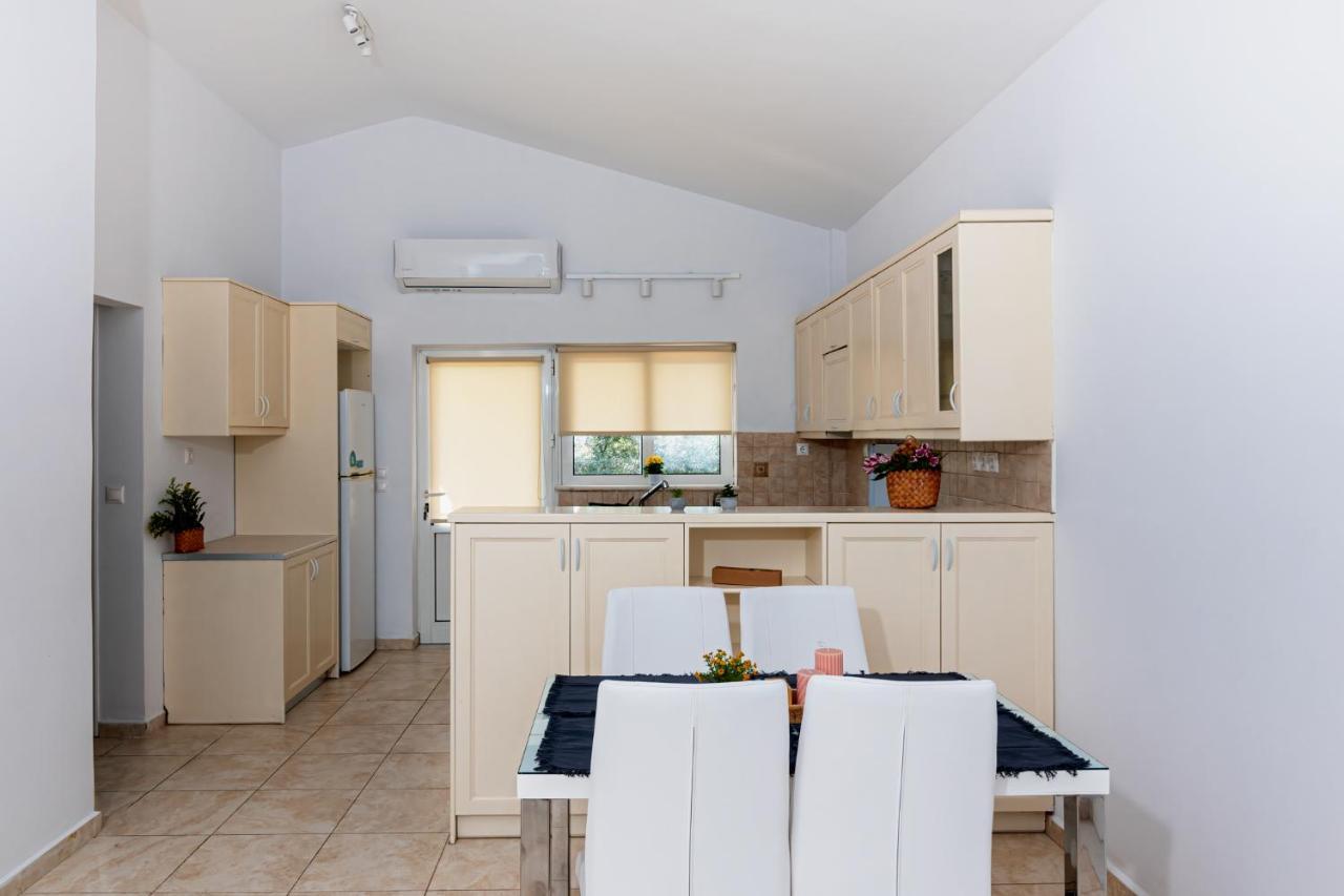 Bona'S Guest House Agia  外观 照片